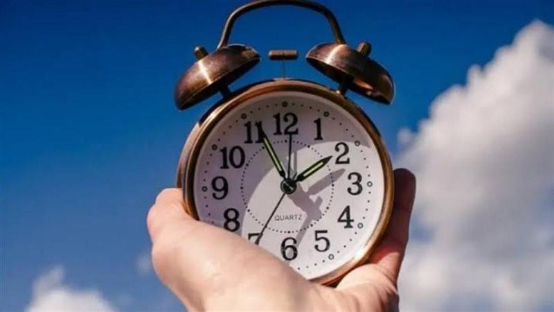 موعد تطبيق التوقيت الشتوي بمصر 2025 وطريقة ضبط الساعة