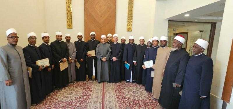 بمشاركة ثمانِ وفودٍ دولية.. أكاديمية الأزهر تختم دورة إعداد الداعية المعاصر