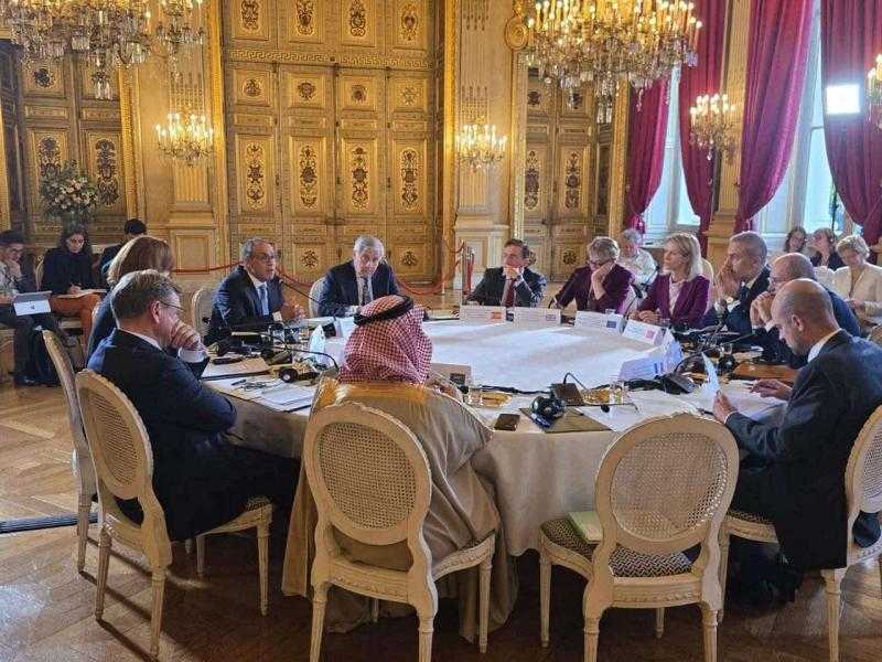 وزير الخارجية يشارك في اجتماع بباريس لتنفيذ الخطة الأمريكية للسلام وإنهاء حرب غزة