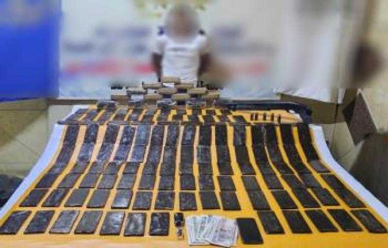 مصرع 4 عناصر إجرامية وضبط كميات ضخمة من المخدرات والأسلحة في عدة محافظات