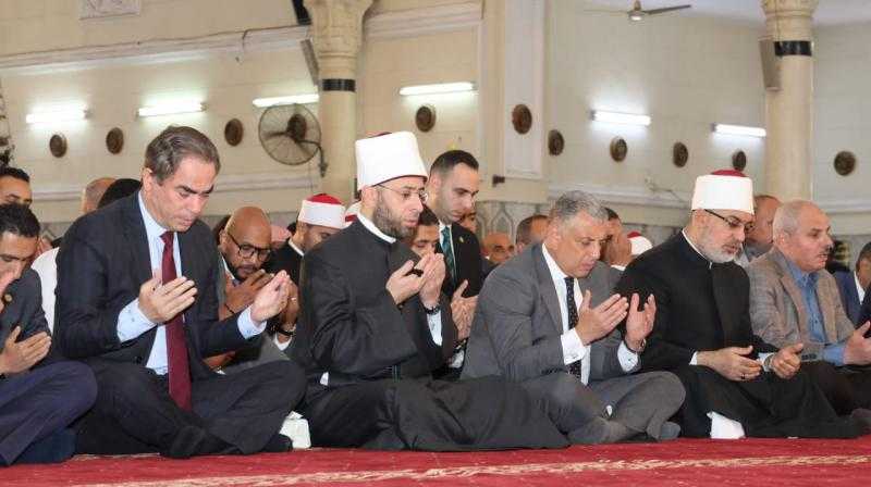 وزير الأوقاف ومحافظ الإسماعيلية ومفتي الديار المصرية يشهدون صلاة الجمعة بمسجد أبوبكر الصديق
