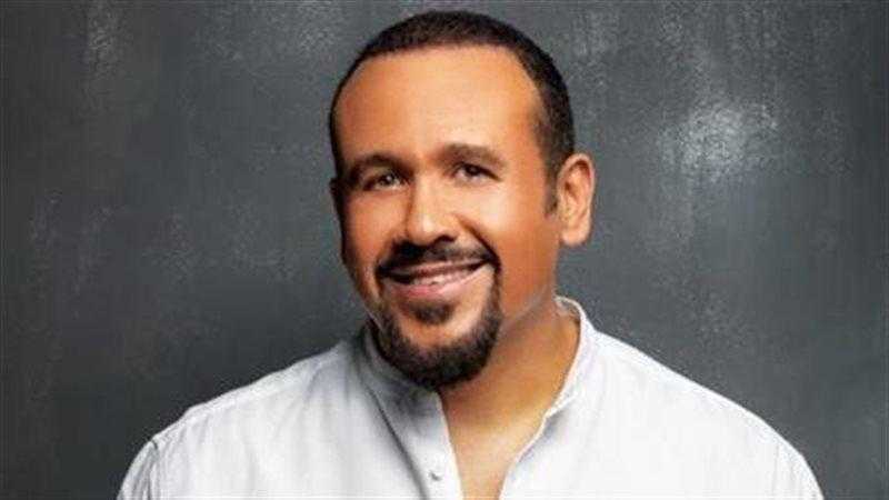 هشام عباس يعود إلى القاهرة بعد جولة كندية ”غير مسبوقة”