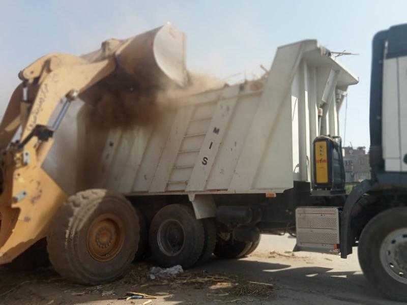 محافظ أسيوط: رفع 167 طن قمامة ومخلفات خلال حملات نظافة مكثفة بقرى ومدينة صدفا