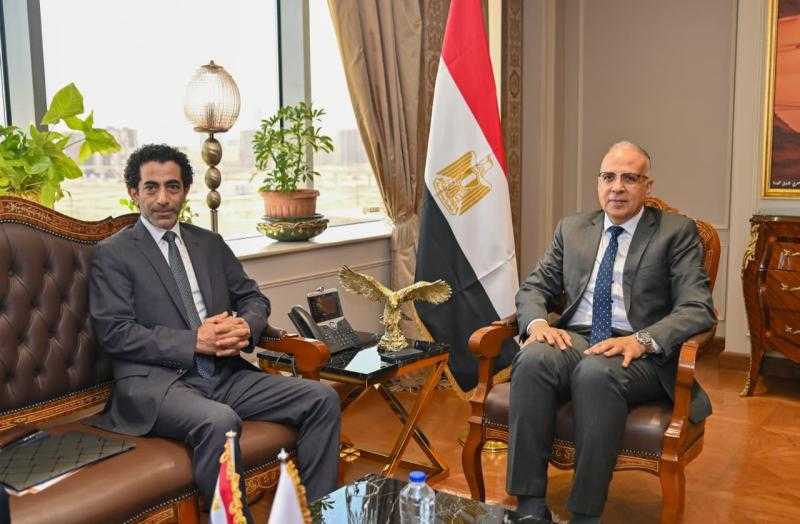 وزير الري يبحث تعزيز التعاون مع منظمة التعاون الإسلامي في مجال إدارة المياه