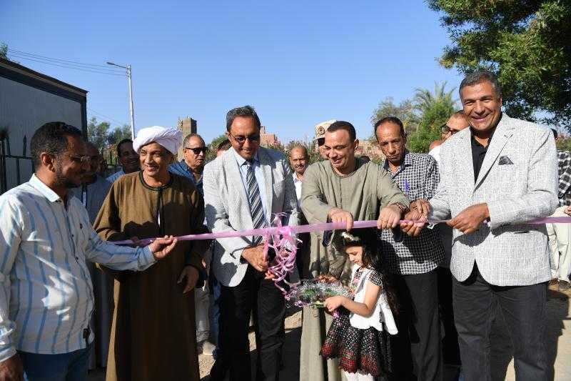 بحجم استثمارات 6 مليون جنيه .. محافظ قنا يفتتح مجمع مواقف قفط