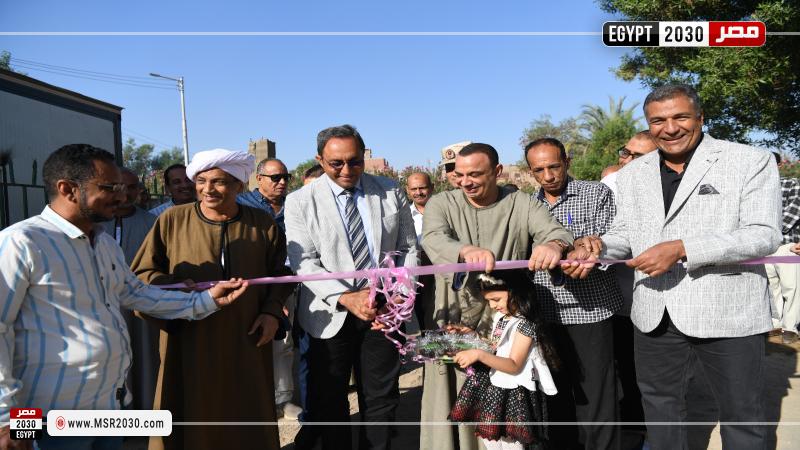 محافظ قنا