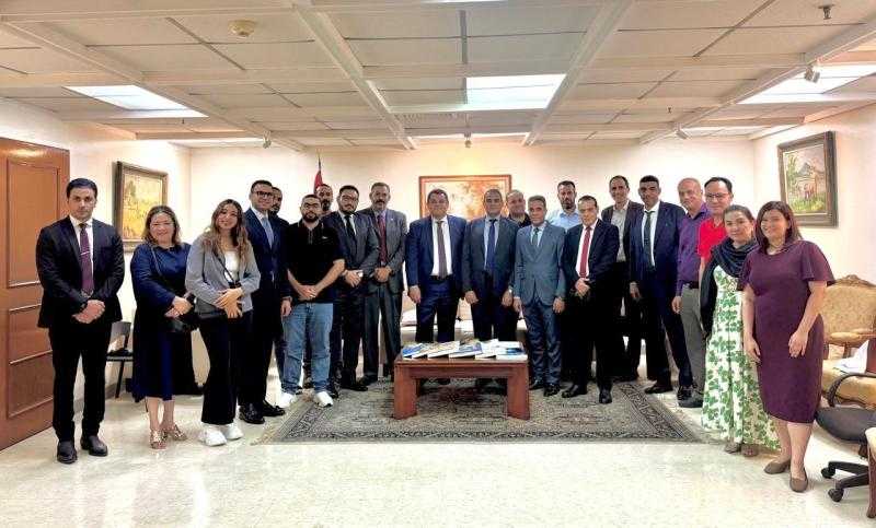 سفير مصر لدى الفلبين يلتقي بمجموعة من أعضاء الجالية المصرية