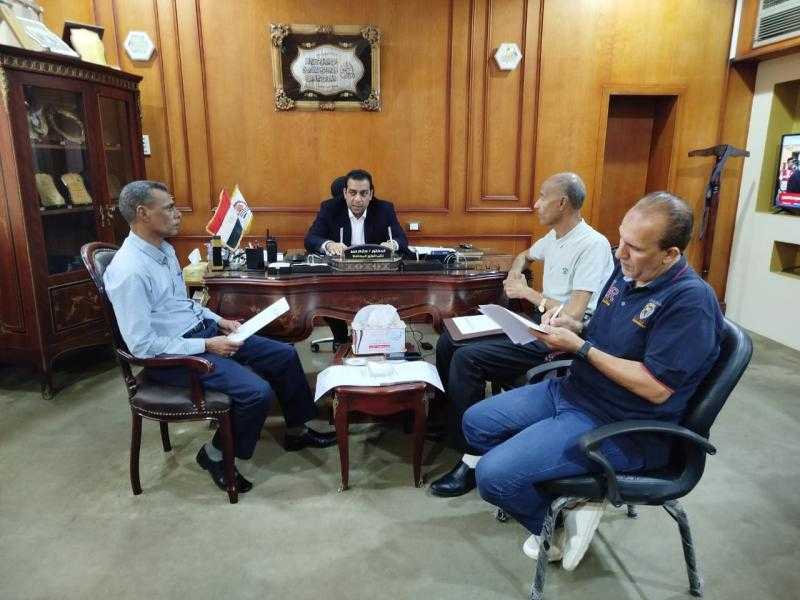 نائب محافظ قنا يبحث تطوير منظومة التدريب وتنمية القدرات البشرية