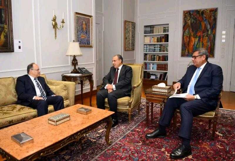 وزير الخارجية يستقبل رئيس هيئة الدواء المصرية| تفاصيل