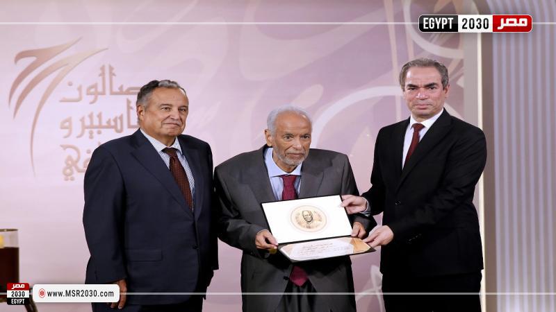 منح وسام ماسبيرو لحسن حامد بحضور نبيل فهمي