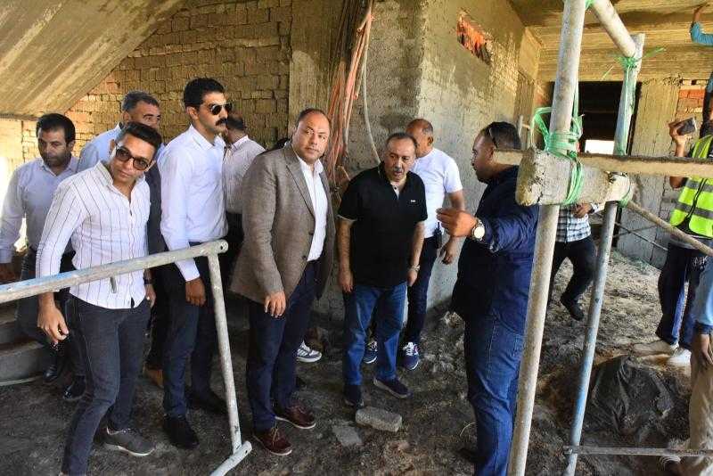 محافظ أسيوط ورئيس هيئة تنمية الصعيد يتفقدان مشروعات الصناعات الغذائية والسوق الحضري بالكوم الأحمر