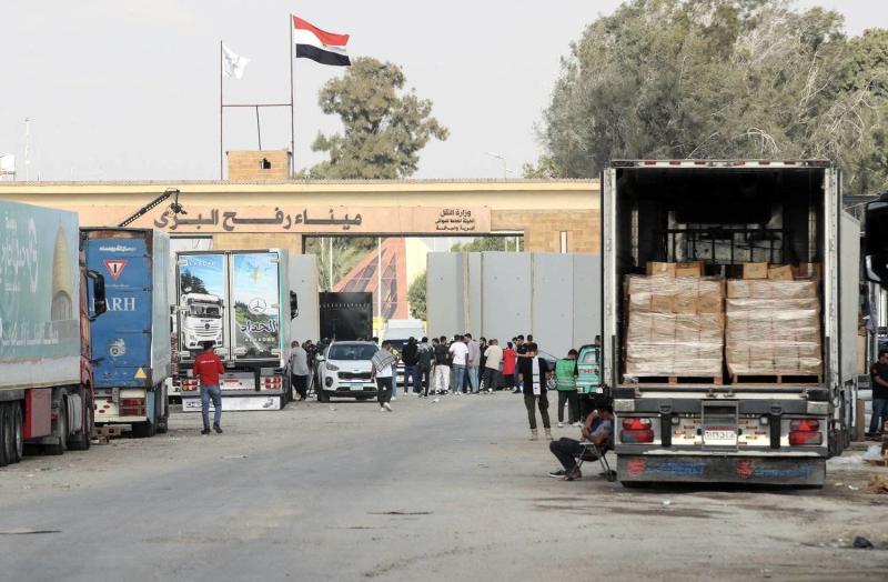عبور 400 شاحنة مساعدات عبر معبر رفح تطبيقًا لاتفاق شرم الشيخ
