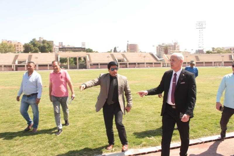 نائب رئيس جامعة أسيوط يتفقد أعمال التطوير بصالة البلياردو واستاد كرة القدم