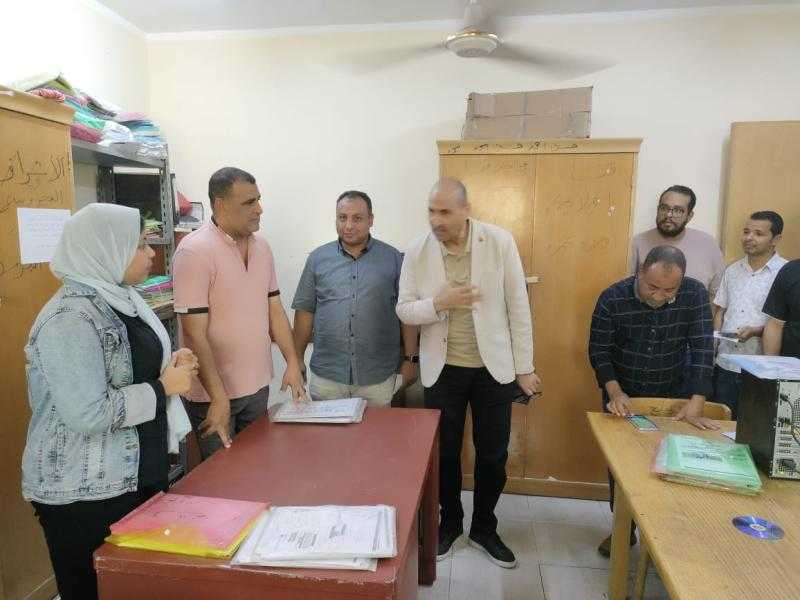 علام يتابع ملفات التصالح والتقنين بالمركز التكنولوجي بقنا