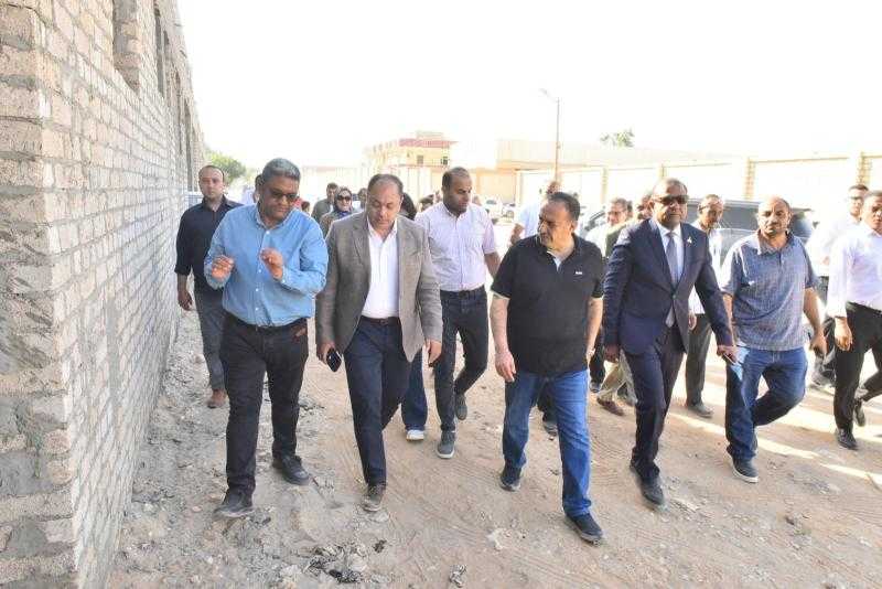 محافظ أسيوط ورئيس هيئة تنمية الصعيد يتابعان التشطيبات النهائية لمجمع الصناعات الصغيرة ببني غالب