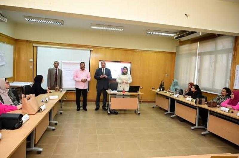 نائب رئيس جامعة الفيوم في زيارة تفقدية للمركز الدولي لتنمية قدرات أعضاء هيئة التدريس