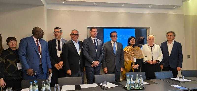 وزير الصحة يلتقي رئيس مكتب أفريقيا بمجموعة ميرك لتعزيز الشراكة في ملف الأدوية