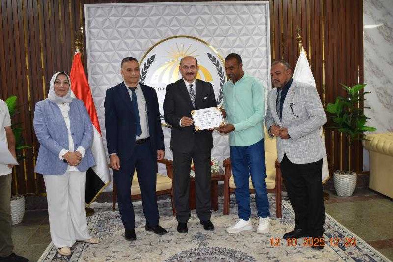 جامعة مدينة السادات تكرم الفائزين في مسابقة الموظف والعامل المثالي لعام 2024