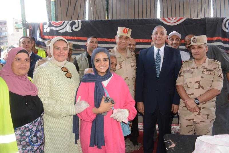 محافظ الغربية وقائد قوات الدفاع الشعبي والعسكري يتفقدان معسكر الإيواء العاجل