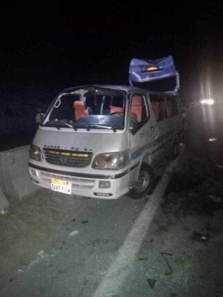 وفاة سيدة وإصابة 10 آخرين في حادث انقلاب ميكروباص أعلى الطريق الأوسطي