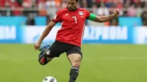 «هصلي استخارة».. أحمد فتحي يفتح باب العودة للملاعب من جديد