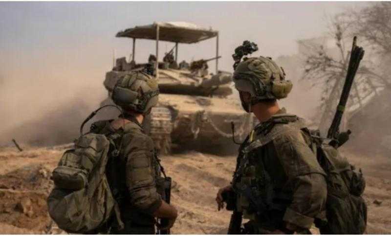 إعلام إسرائيلي: الجيش يتسلم المحتجزين السبعة المفرج عنهم من قطاع غزة