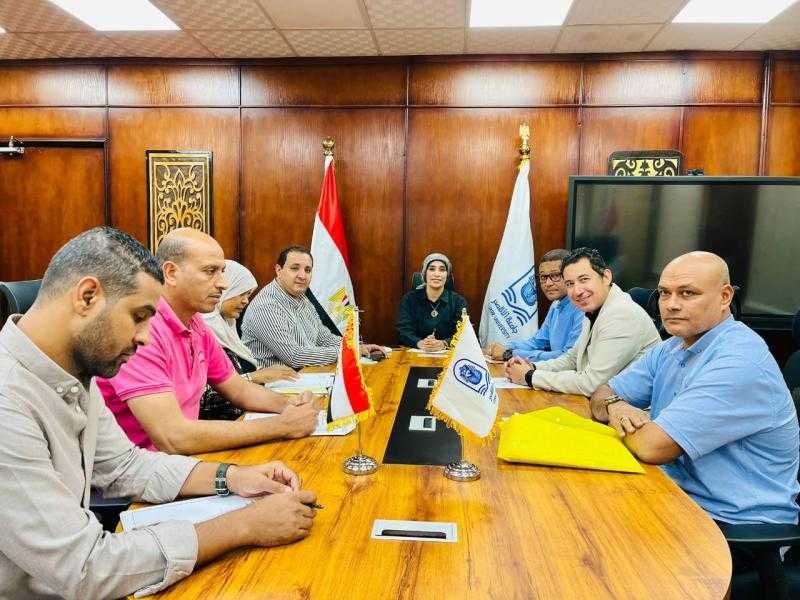 رئيس جامعة الأقصر تتابع إجراءات تسكين الطلبة والطالبات بالمدن الجامعية