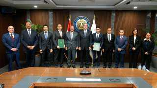 وزير البترول يشهد توقيع عقد أعمال الحفر بين بي بي وفالاريس لخمس آبار جديدة للغاز بالبحر المتوسط