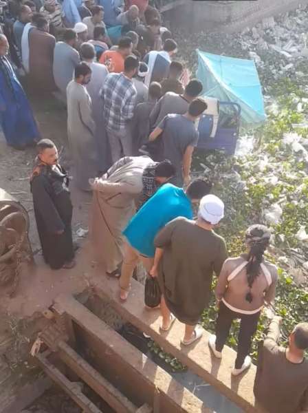  انقلاب تروسيكل فى ترعة بأسيوط