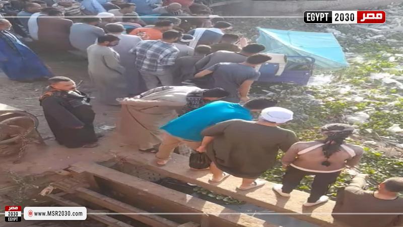انقلاب تروسيكل فى ترعة بأسيوط