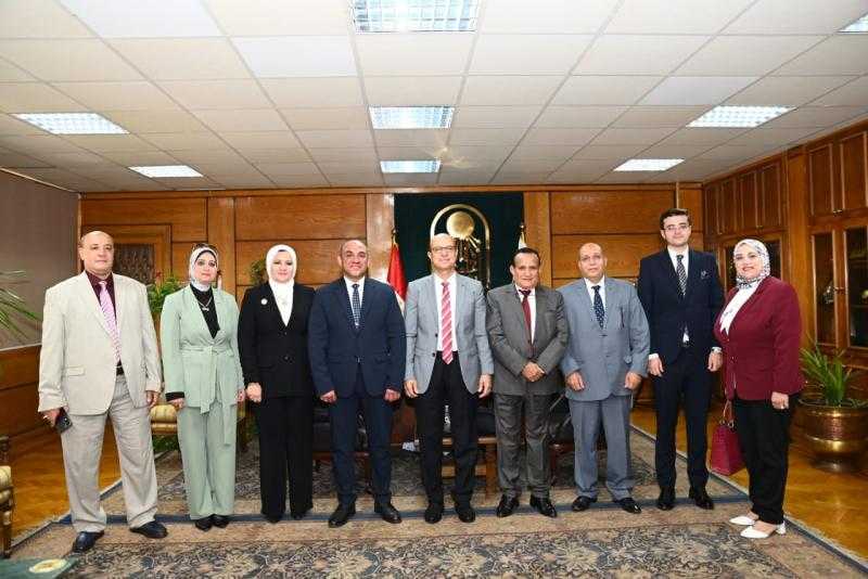 رئيس جامعة أسيوط يستقبل المشاركين في الملتقى التوعوي حول دور الدولة المصرية في دعم القيادات النسائية