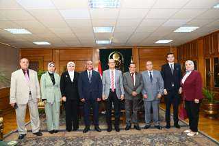 رئيس جامعة أسيوط يستقبل المشاركين في الملتقى التوعوي حول دور الدولة المصرية في دعم القيادات النسائية
