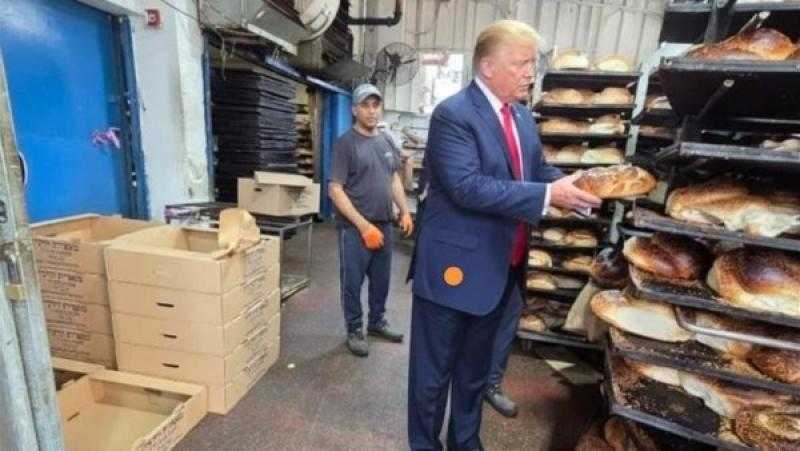 ترامب يشتري ”خبز التشالا” الإسرائيلي من متجر شهير في بني براك