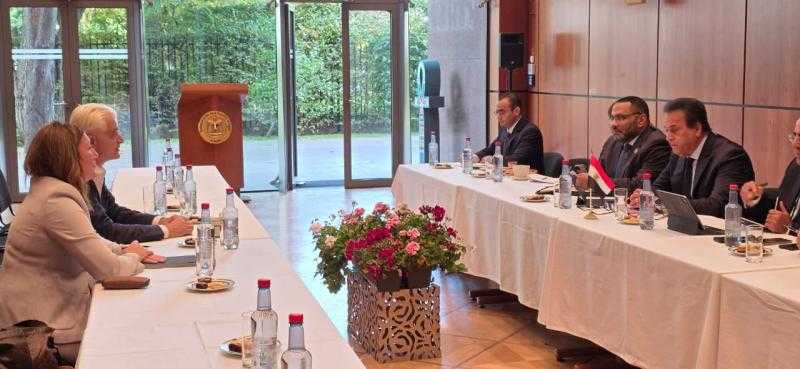 وزير الصحة يبحث مع «سيمنز هيلثينيرز» تعزيز التعاون في تطوير البنية التحتية الصحية والتحول الرقمي