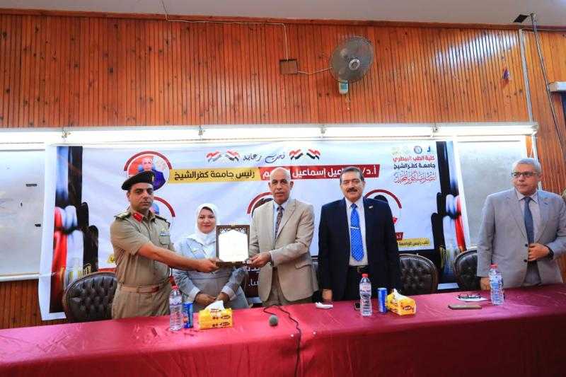 رئيس جامعة كفر الشيخ يشهد حفل استقبال الطلاب الجدد بكلية الطب البيطري واحتفالية ذكرى انتصارات أكتوبر المجيدة