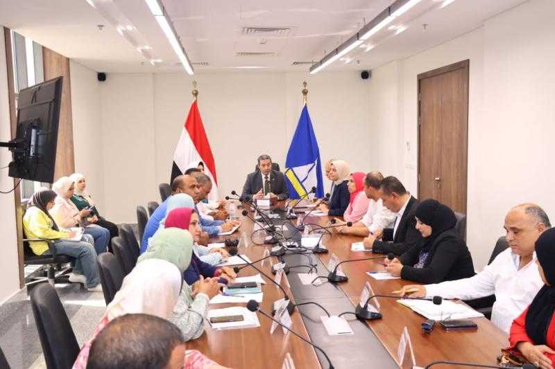 محافظ دمياط يرأس اجتماعًا لمتابعة آخر المستجدات بملف الهوية البصرية للمحافظة