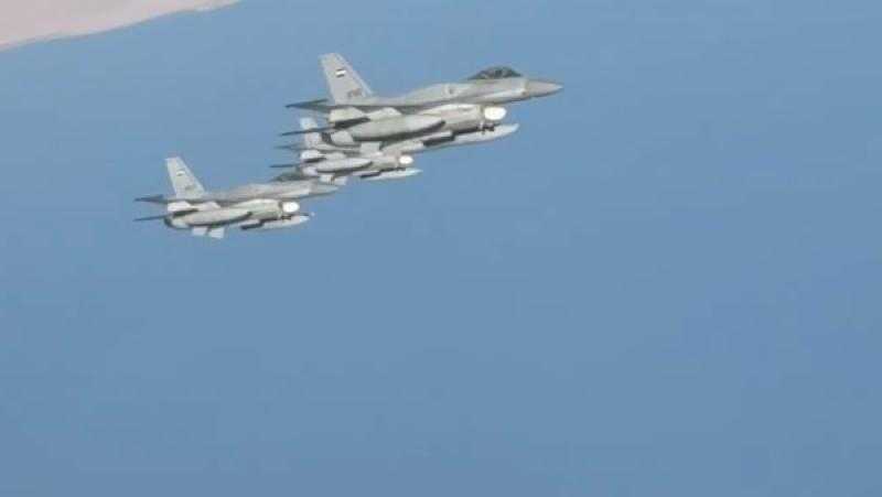 بعد مرافقة طائرات حربية للطائرة الرئاسية.. مساعد ترامب يوجه الشكر لمصر