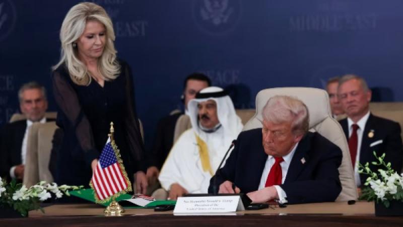ترامب يوقع على اتفاق غزة