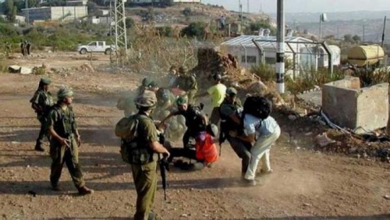 عشرات الإصابات في اقتحام قوات الاحتلال لبلدة بيت كاحل في فلسطين