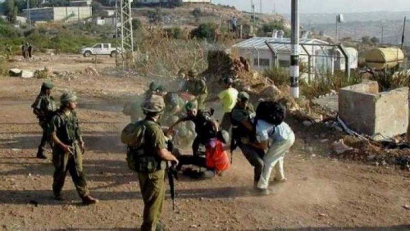 عشرات الإصابات في اقتحام قوات الاحتلال لبلدة بيت كاحل في فلسطين