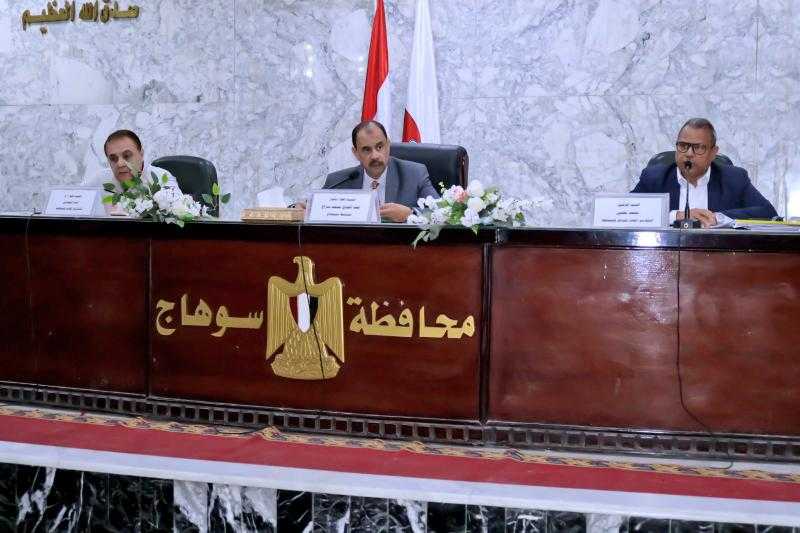 محافظ سوهاج يترأس اجتماع اللجنة الرئيسية لحصر مباني الإيجار القديم تمهيدًا لتطبيق القانون الجديد