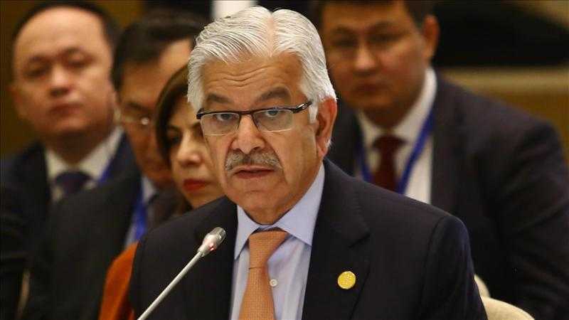 وزير الدفاع الباكستاني: قواتنا استهدفت معاقل المسلحين في أفغانستان وليس المدنيين