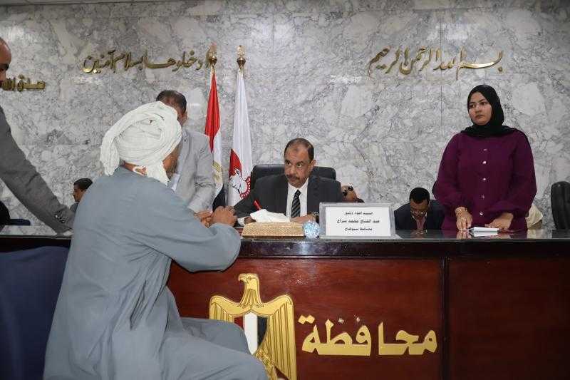 محافظ سوهاج يعقد اللقاء الجماهيري الأسبوعي للاستماع إلى شكاوى وطلبات المواطنين