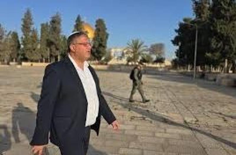 بن غفير يقود اقتحامًا جديدًا للمسجد الأقصى بمشاركة مستعمرين في آخر أيام عيد العرش