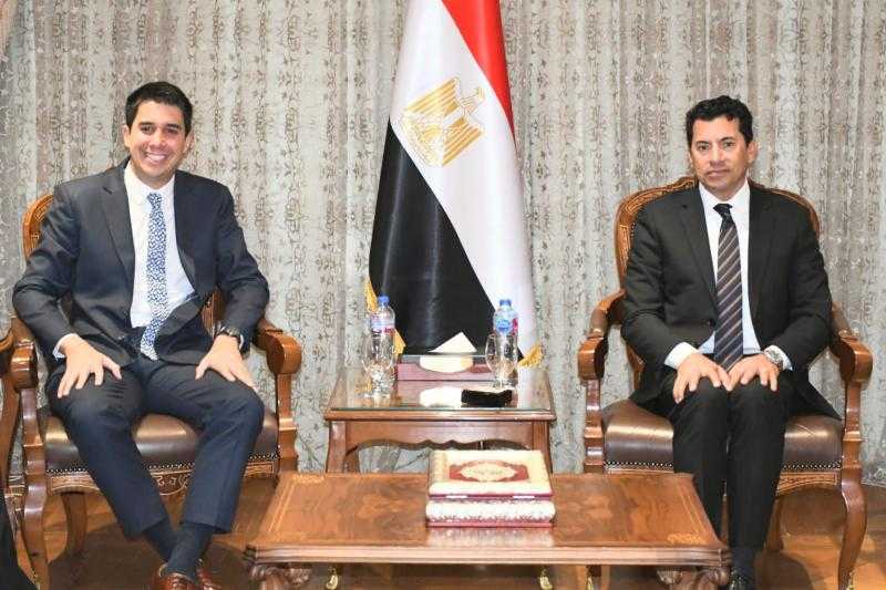 وزير الشباب والرياضة يلتقي الأمين العام المساعد للأمم المتحدة لشئون الشباب