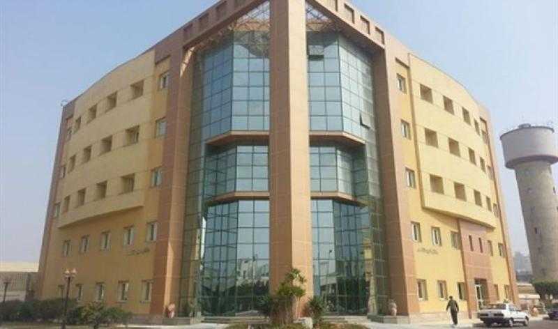 خبير عالمي في جراحة الوجه والفكين يزور المجمع الطبي للقوات المسلحة بكوبري القبة