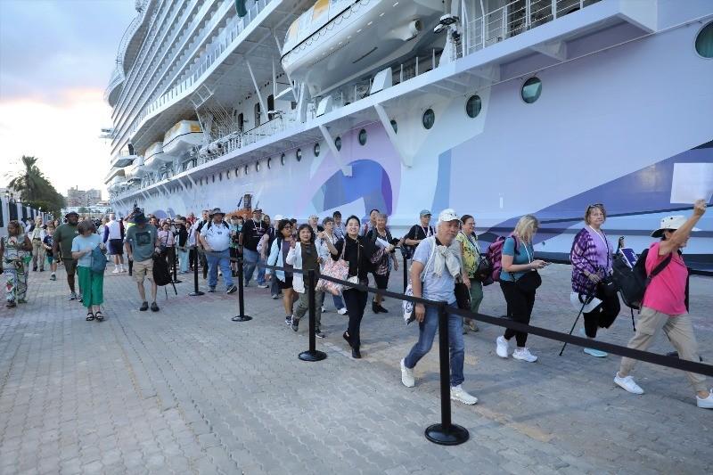 ميناء الإسكندرية يستقبل 14 ألف راكب على متن السفينة السياحية Norwegian Viva