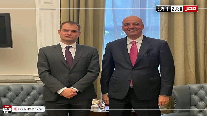 سفير جمهورية مصر العربية لدى المملكة المتحدة مع وزير الدولة البريطانى للشرق الأوسط وشمال أفريقيا