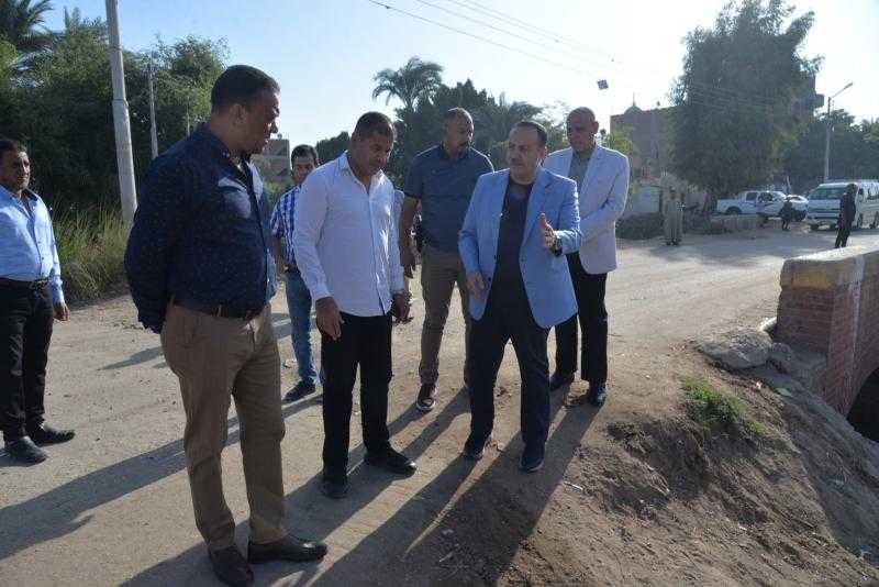 محافظ أسيوط يتفقد موقع حادث مصرف قناطر حواس