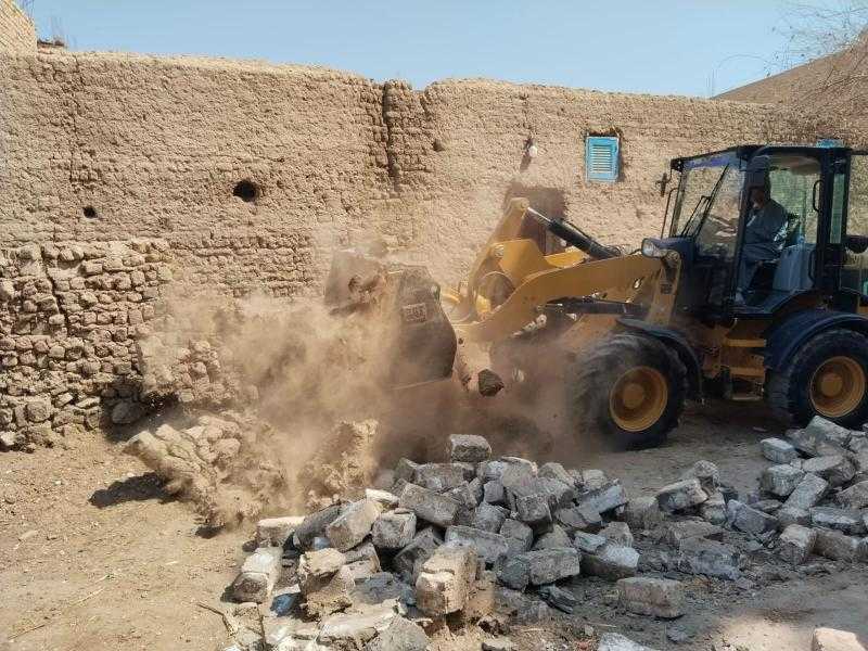 محافظ أسيوط: إزالة 115 حالة تعدي واسترداد 2612 فدانًا من أملاك الدولة